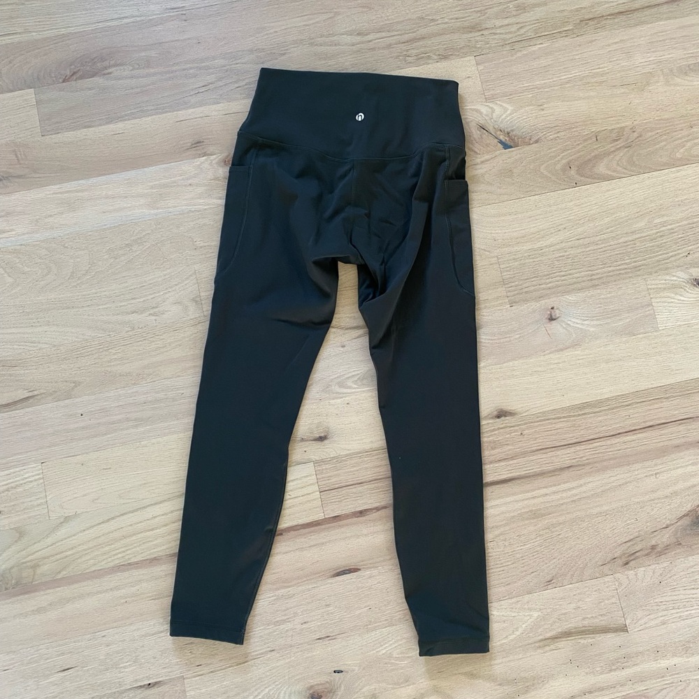 HeyNuts High Waisted Compression Leggings 25” with pockets medium
